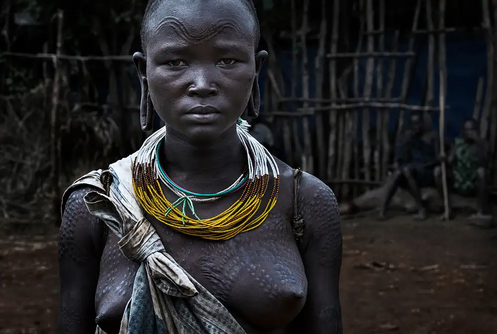 Garmendia, Inazio Joxe: Mujer de la tribu Surma.