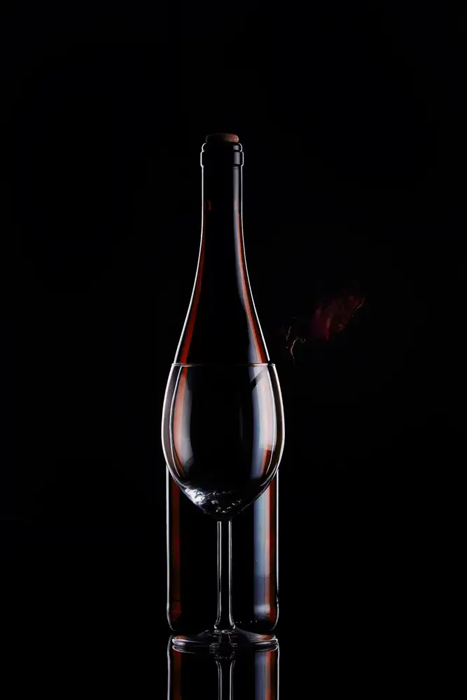 Amer, S.: Botella,vaso y flor.