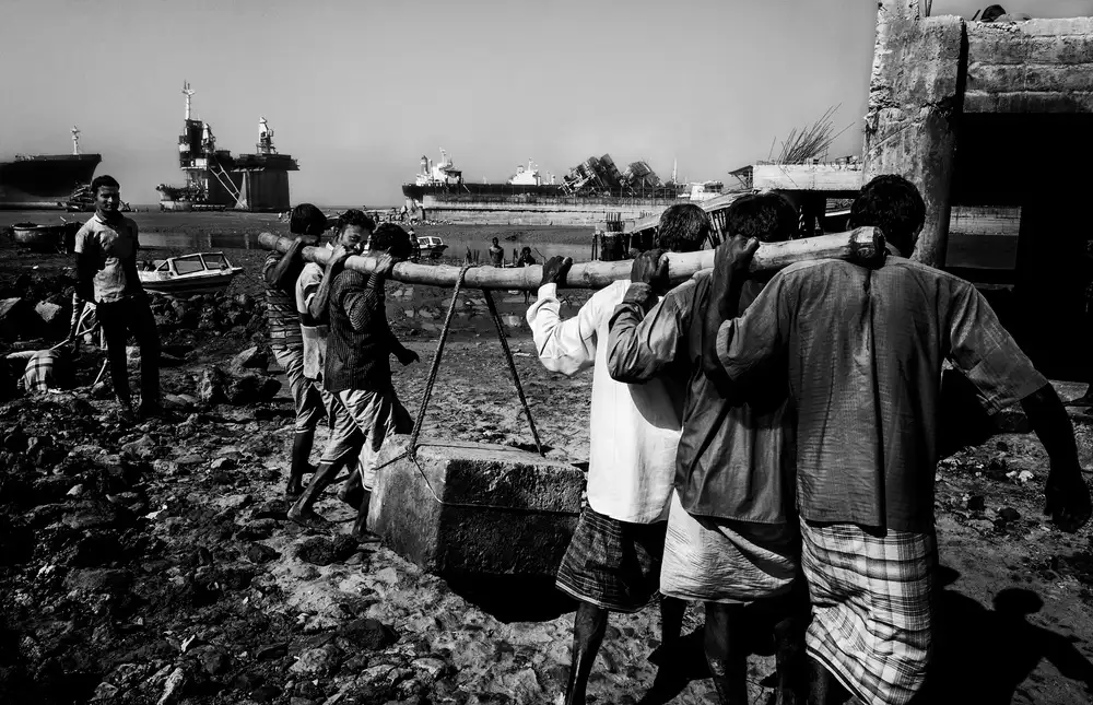Garmendia, Inazio Joxe: Trabajadores del astillero de Chittagong - Bangladesh.