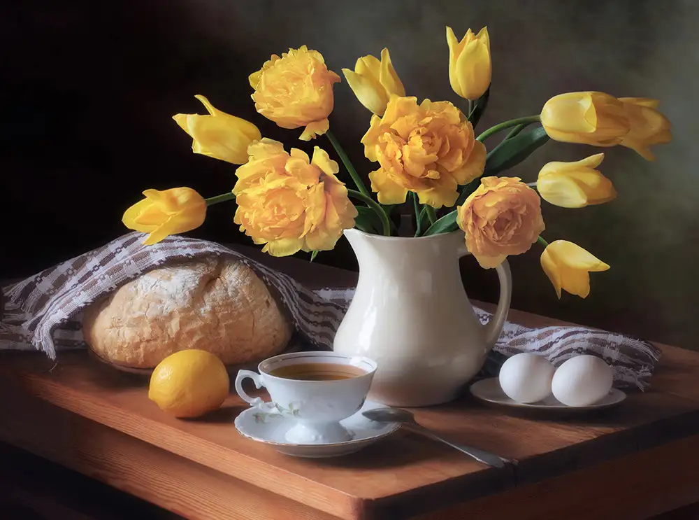 Skorokhod, Tatyana: Still life with a bouquet of yellow tulips