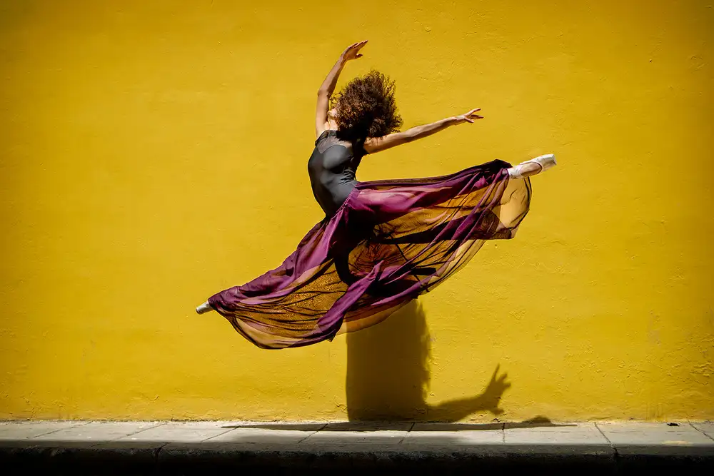 Raga, Gil Joan: Ballerina che salta
