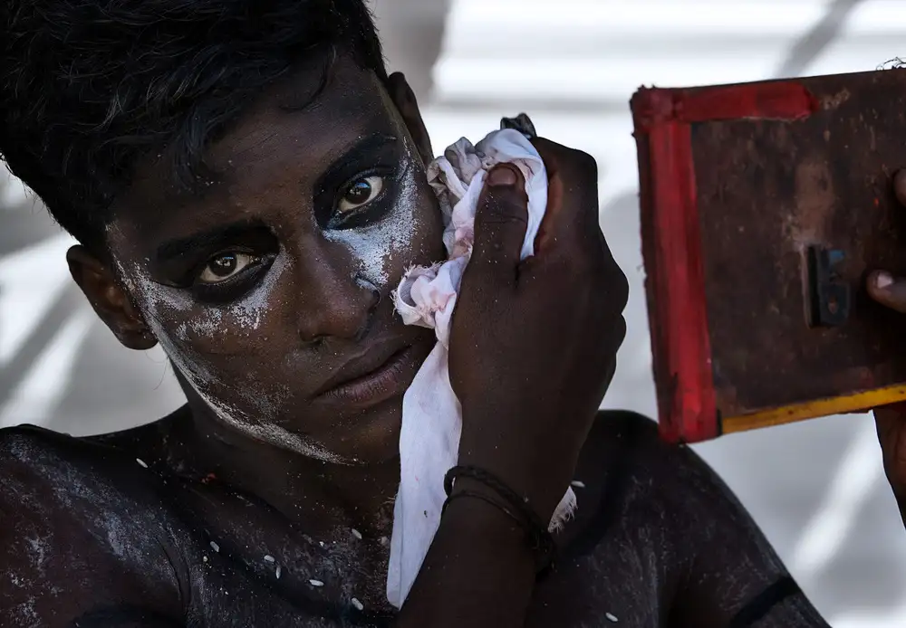 Garmendia, Inazio Joxe: Limpieza después de la Ceremonia de Theyyam-Kannur - India
