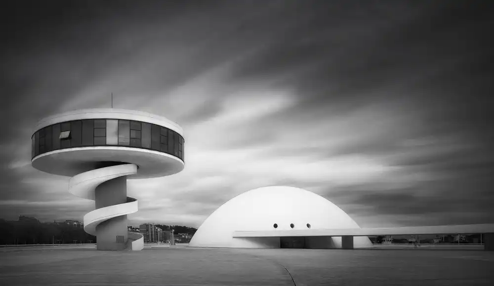 Baglietto, Oskar: NIEMEYER