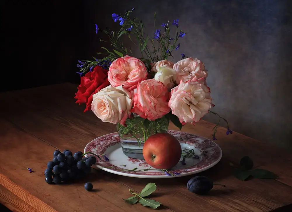 Skorokhod, Tatyana: Stillleben mit Rosen und Trauben