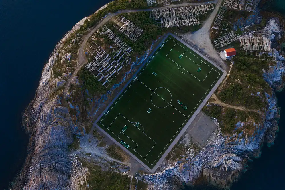 Z, Bingo: Le terrain de football le plus éloigné