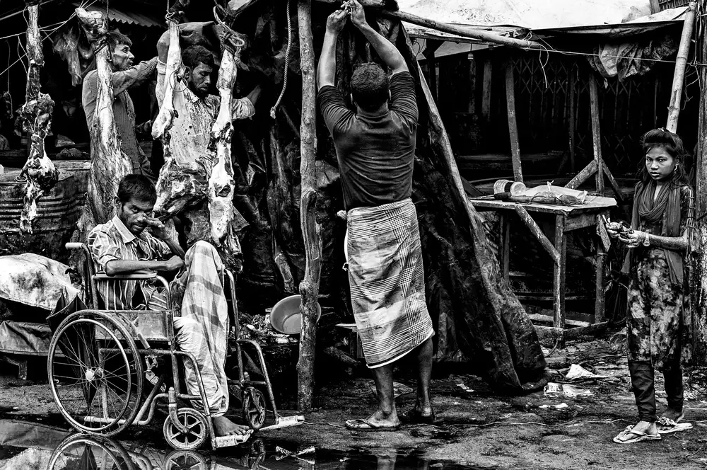 Garmendia, Inazio Joxe: Puesto de carne en un mercado de Bangladesh.