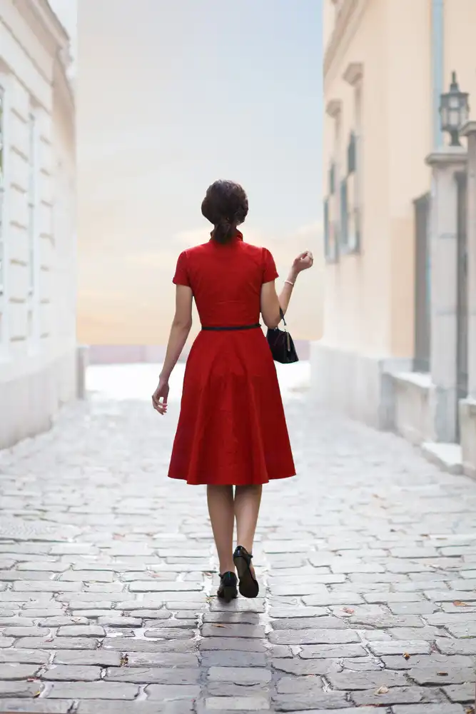 Neer, Ildiko: Femme en rouge