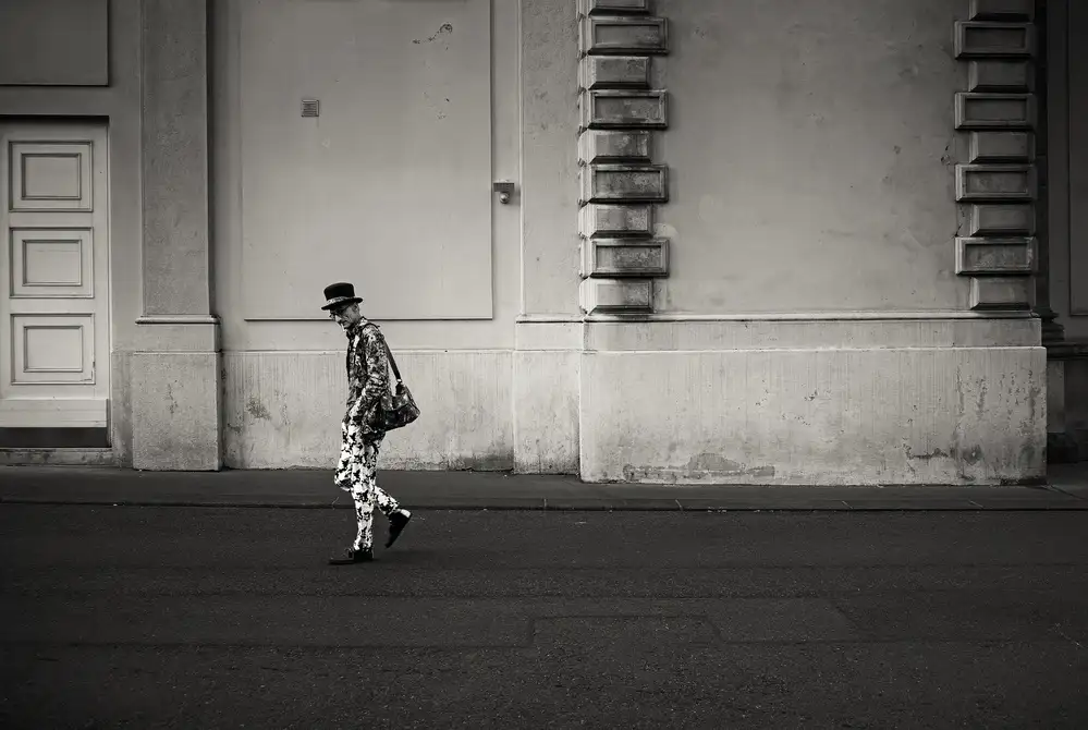 Oncete, Julien: Essere diverso