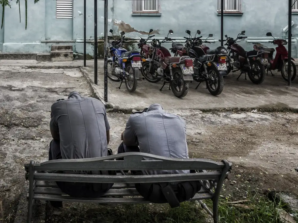 Stranak, Pavol: Unsere Köpfe sind nach unten gerichtet