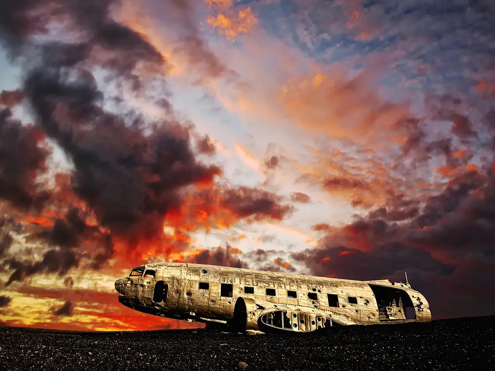 Þorsteinn,,, H. Ingibergsson,,,: Überreste eines Flugzeugs
