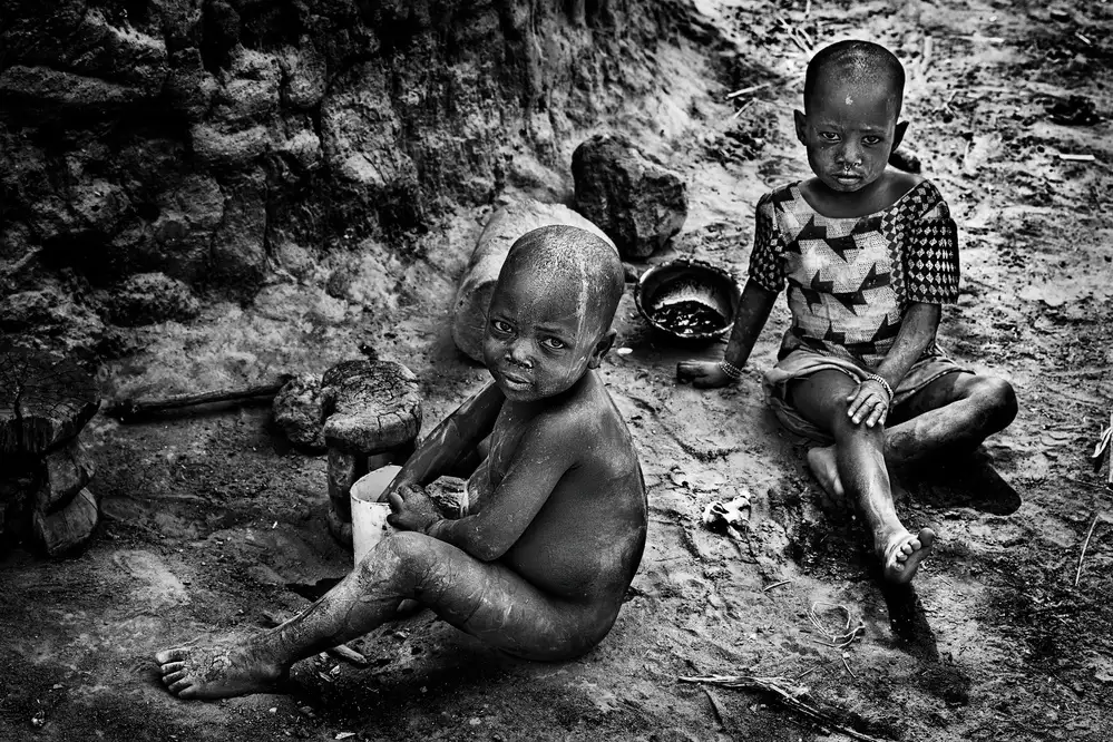 Garmendia, Inazio Joxe: Due bambini in Benin.
