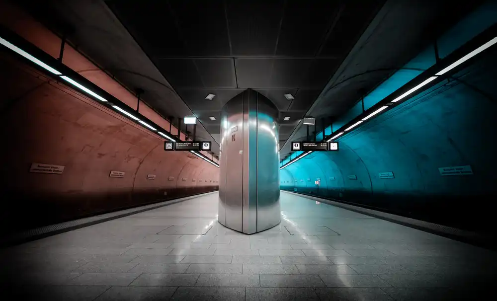 Vollrath, Jörg: ... Estación Century Hall