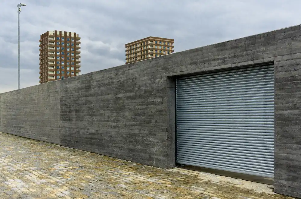 Houte, Van Jef: Derrière le mur