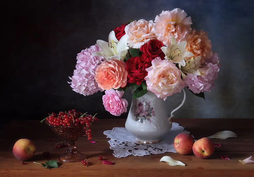 Skorokhod, Tatyana: Still life with roses and berries