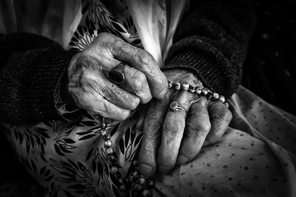 Momeni, Mohammadreza: Ruce