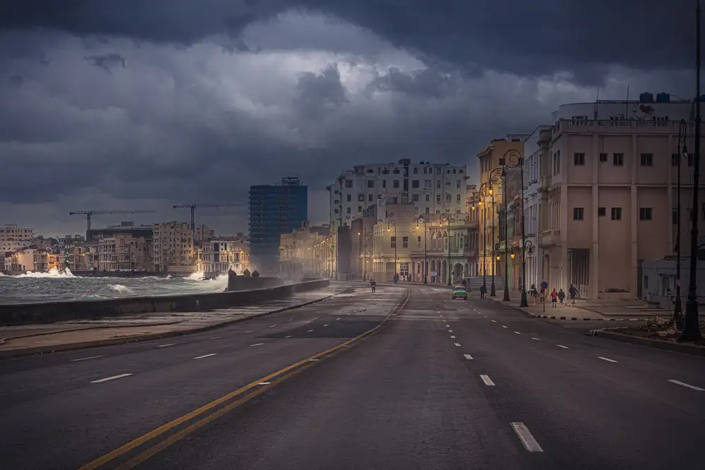 Tagliarino, Marco: Malecon mood before night