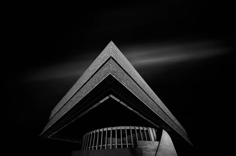 Važan, Karol: Pyramida