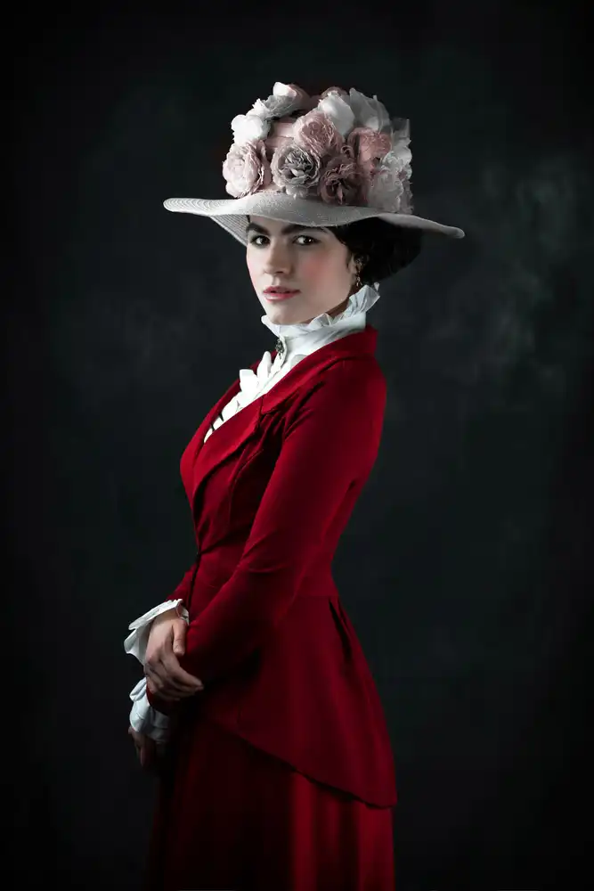 Neer, Ildiko: Femme en rouge