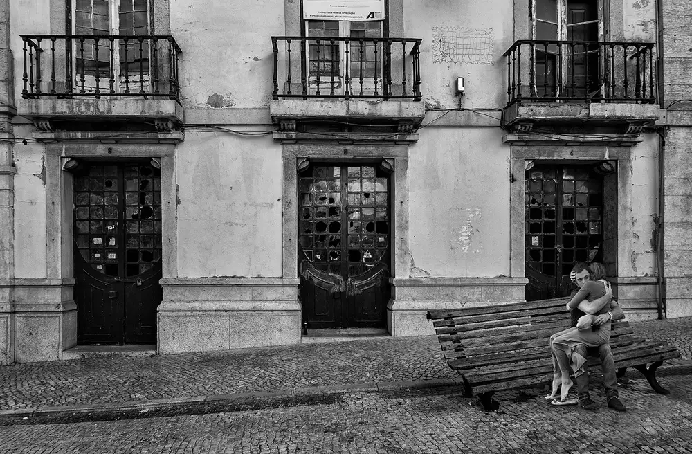 Lobato, C. Jose: Nostalgie po objetí na ulici
