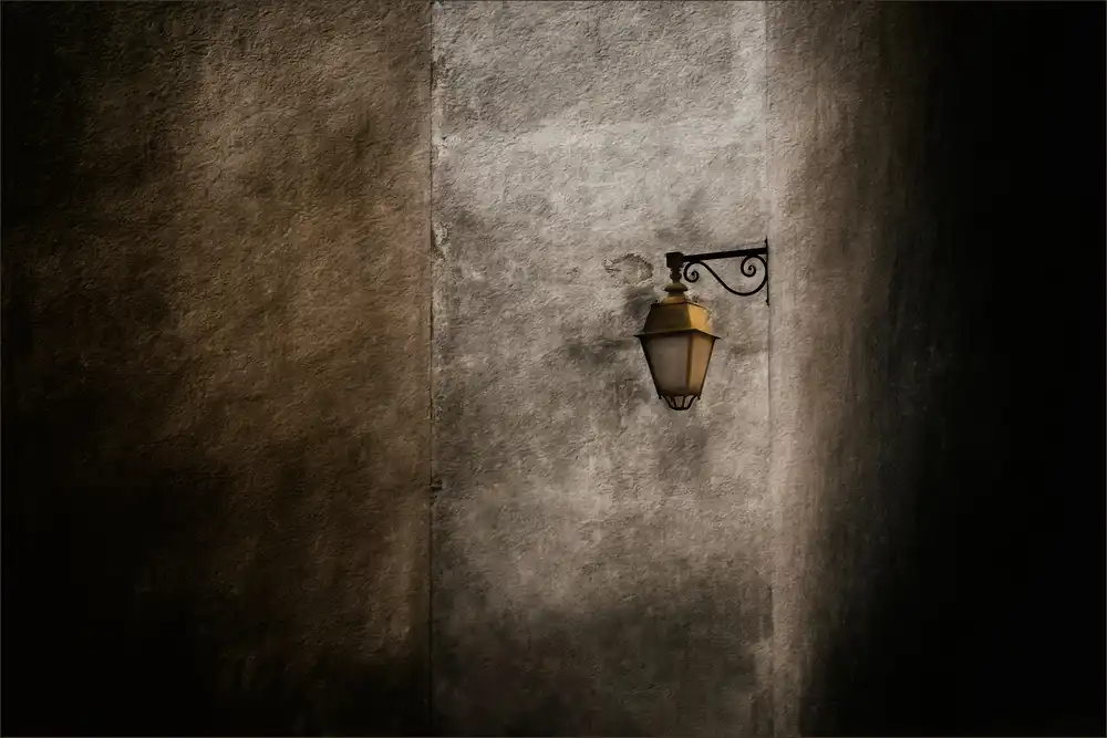 Claes, Gilbert: light in darkness