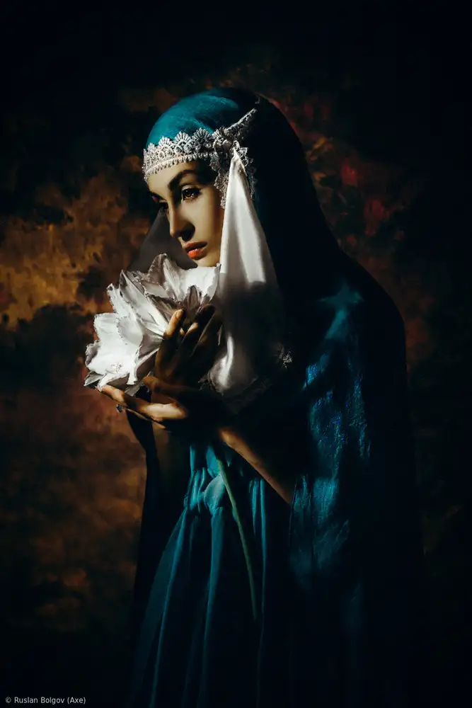Bolgov, Axe Ruslan: Una ragazza con un fiore bianco