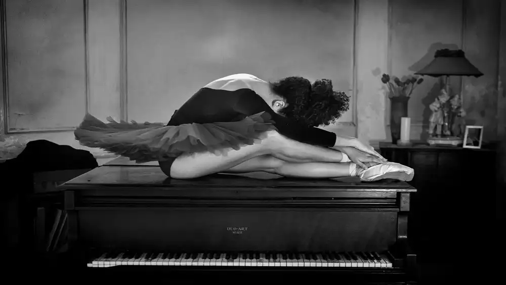 Raga, Gil Joan: Brenda und Klavier