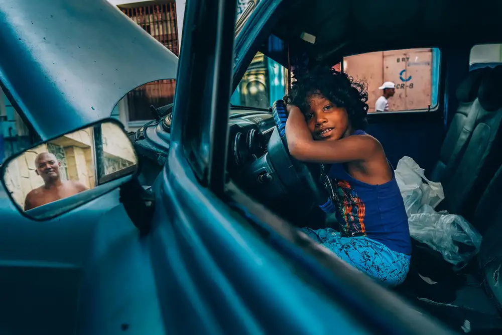 Al-Nasser, Nasser: Cornice a Cuba