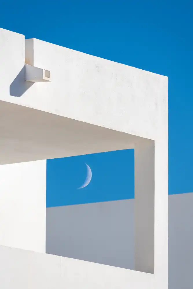 Iacomino, Riccardo Francesco: Slice of moon in color field
