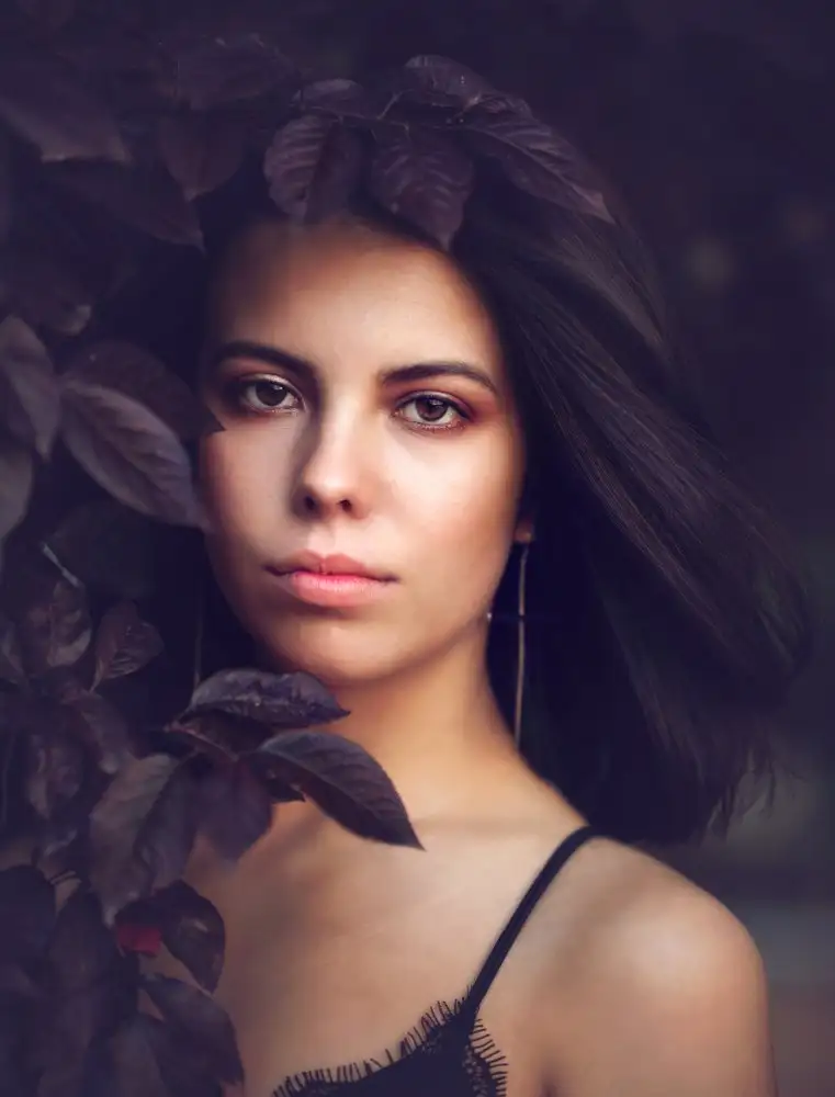 Markova, Tanya: Elle