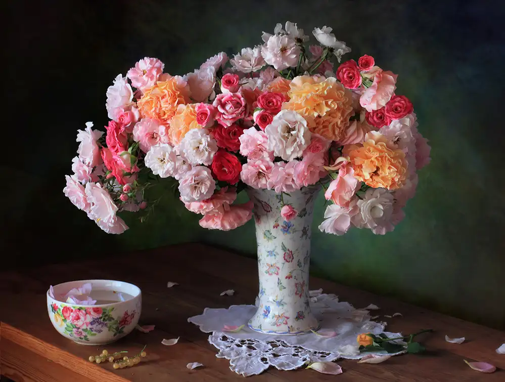 Skorokhod, Tatyana: Still life with a bouquet of garden roses