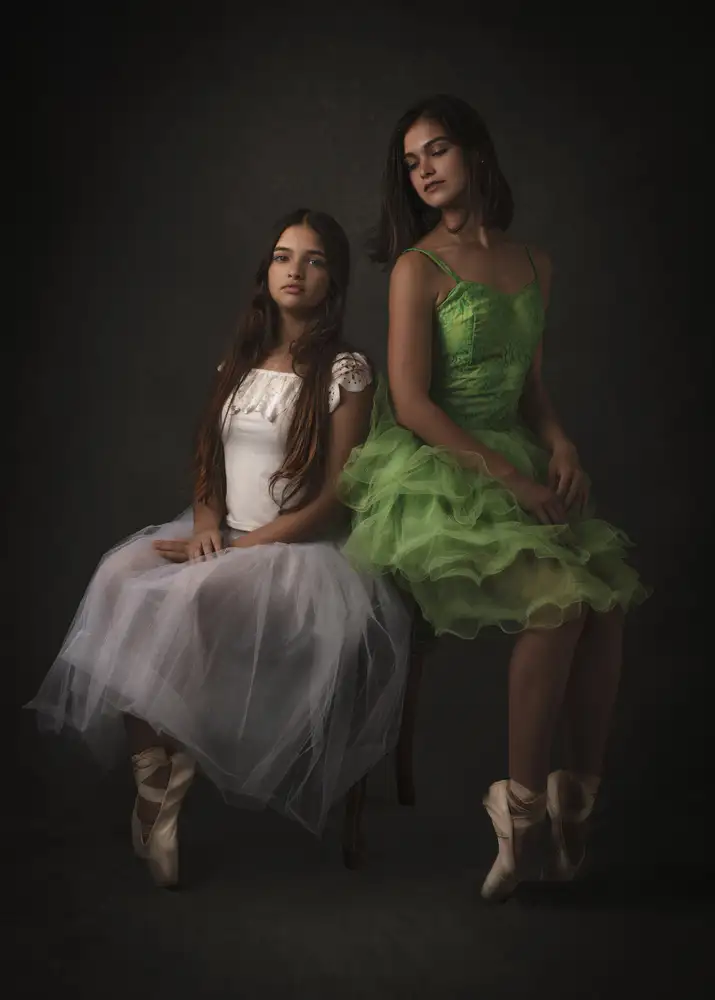 Carraro, Renzo: Sisters dancer