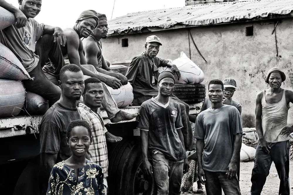 Garmendia, Inazio Joxe: Trabajadores en un mercado en Benin.