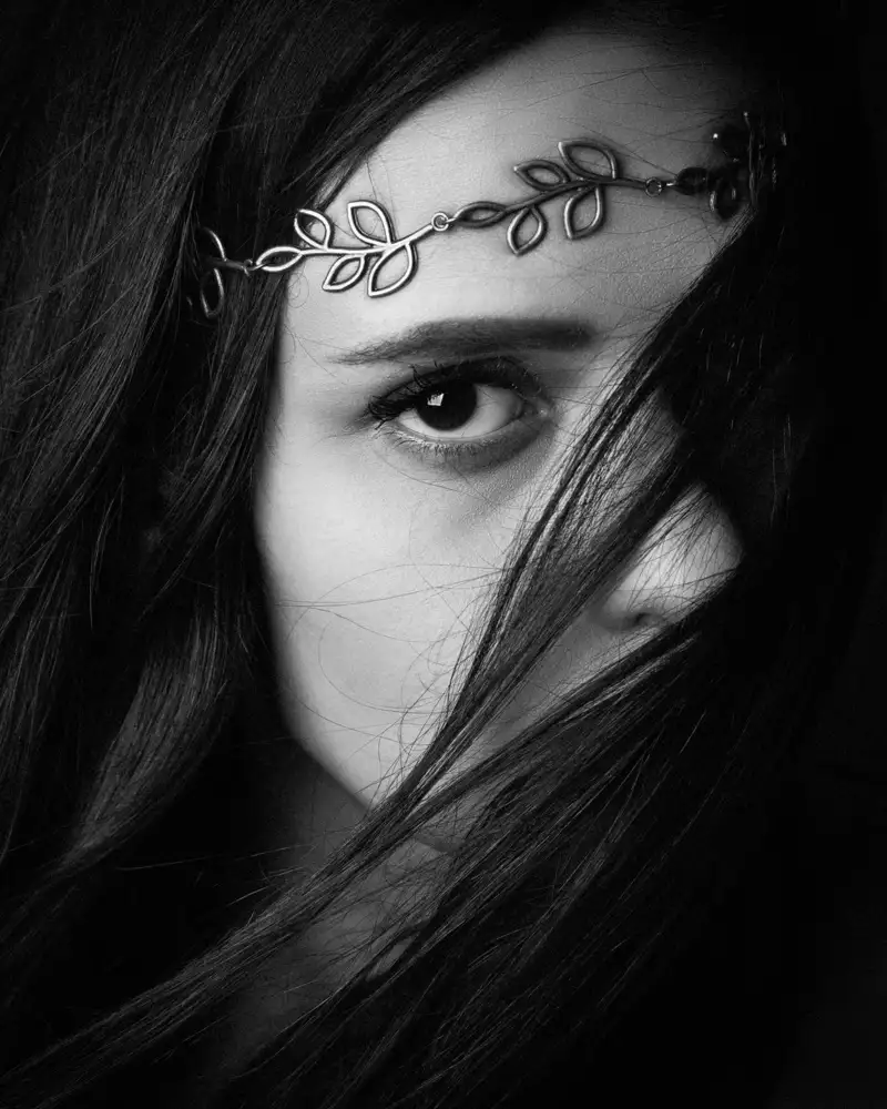 Mokhtari, Mehdi: Mona