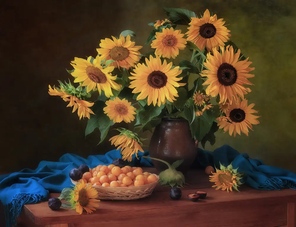 Skorokhod, Tatyana: Still life with sunflowers and plums
