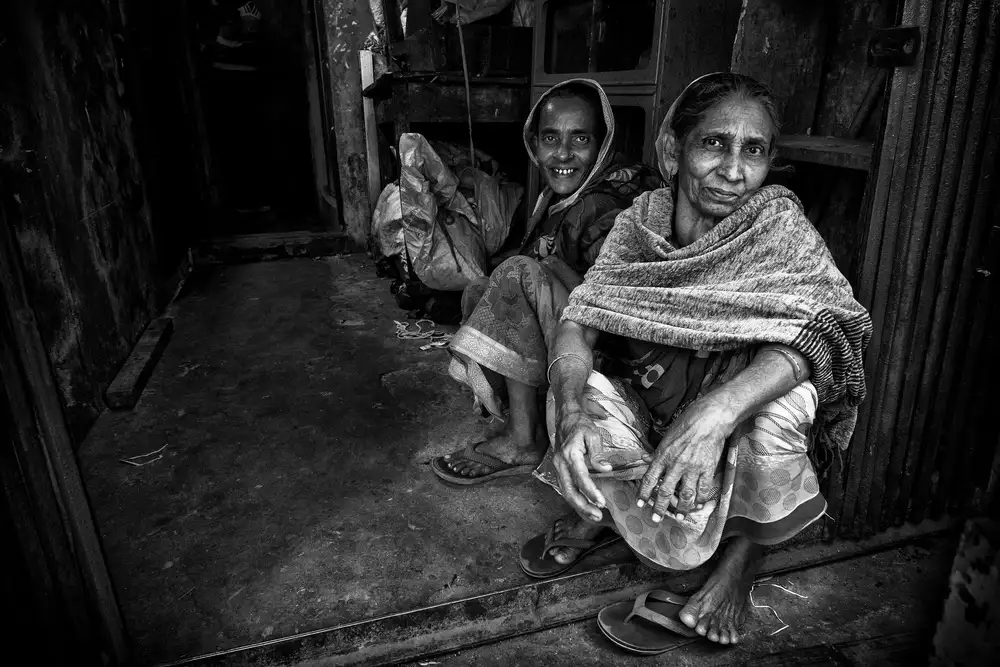 Molina, Elena: per le strade di Dhaka (versione bnw)