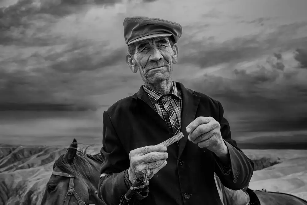 Z, Bingo: Bergers kazakhs fabriquant des cigarettes