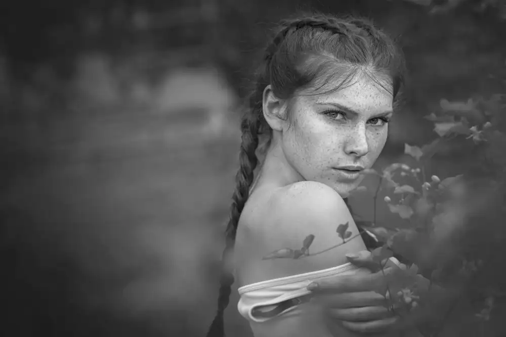 Markova, Tanya: Elle