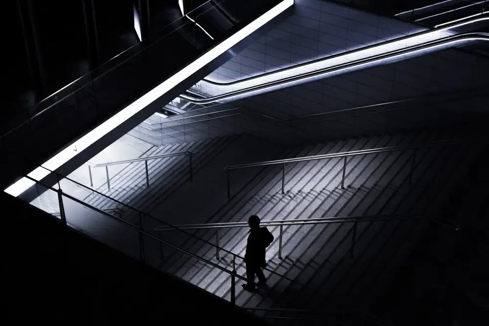 Hata, Satoshi: aller sous terre