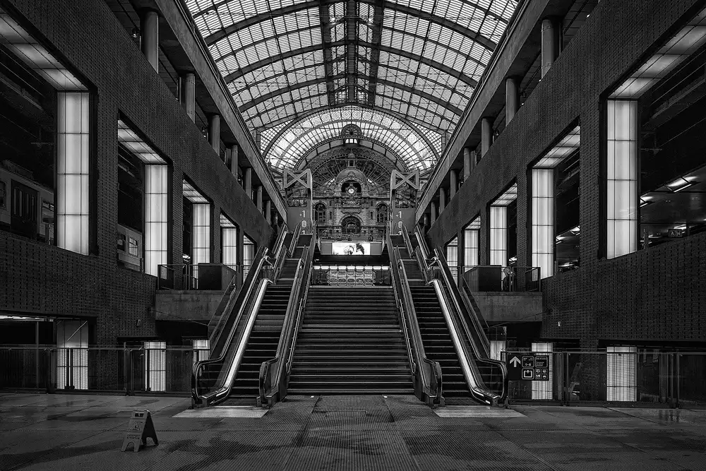 Houte, Van Jef: La cathédrale ferroviaire