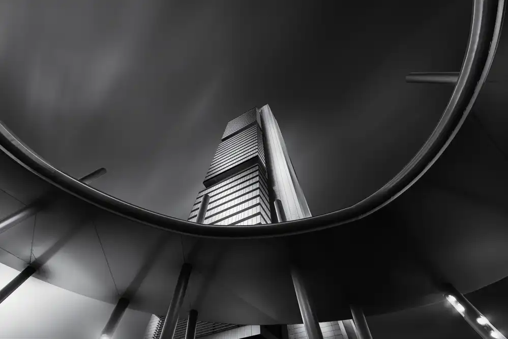 Dueso, Ruiz Jorge: La curva e l'edificio