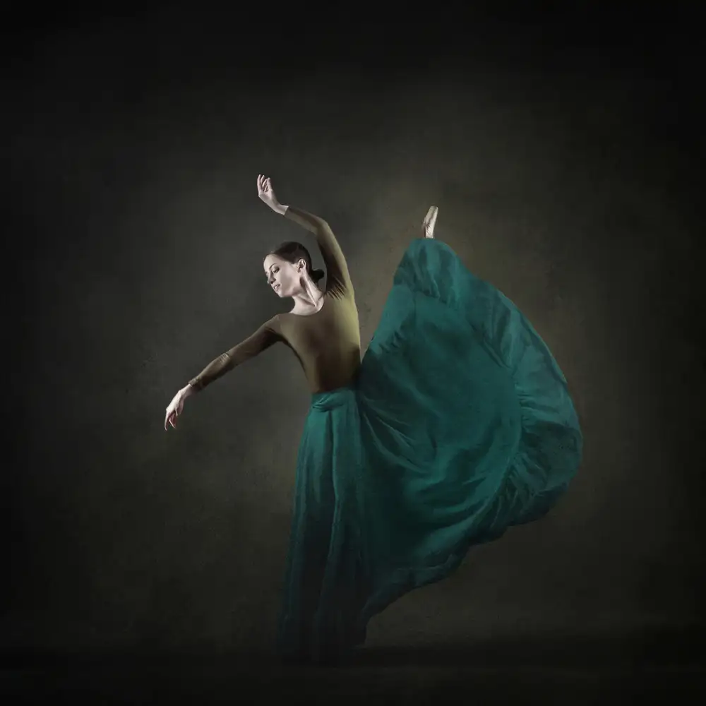 Hasheminasab, Moein: la chica y el baile