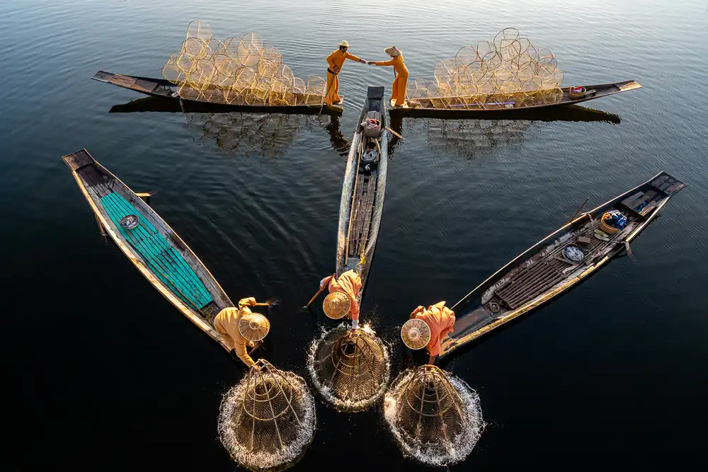 Naing, Tun, Win: Leg-Rowing Fishermen at Inle Lake