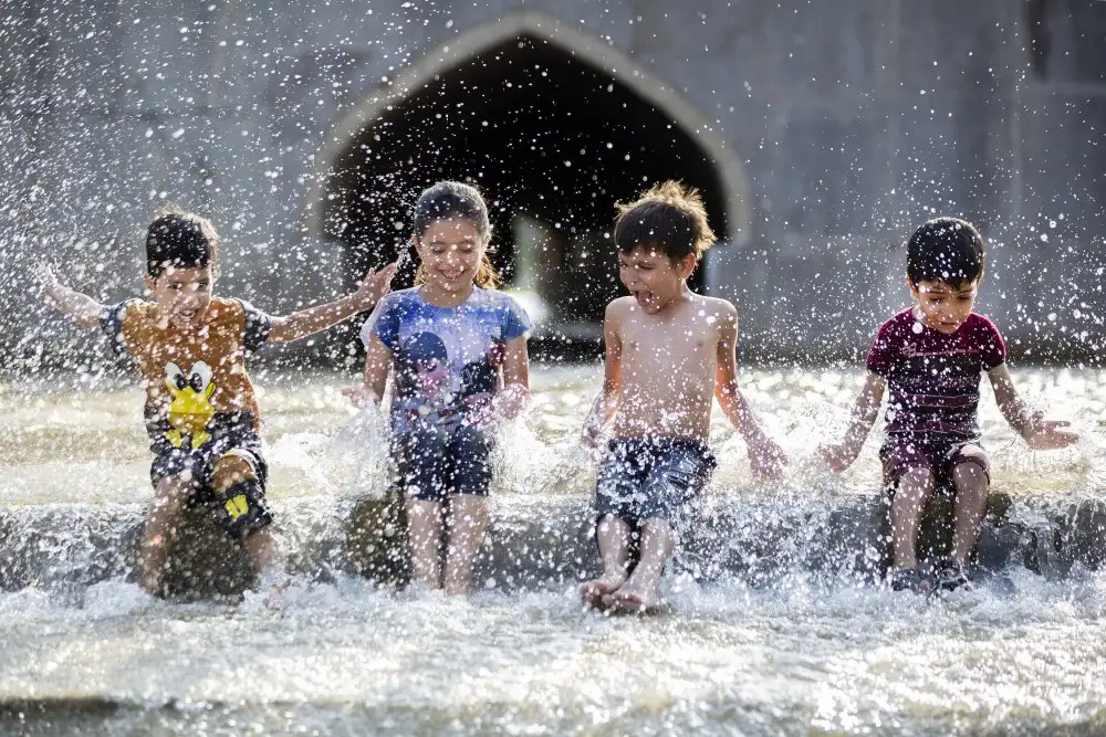 Esteki, Mohammad: water game