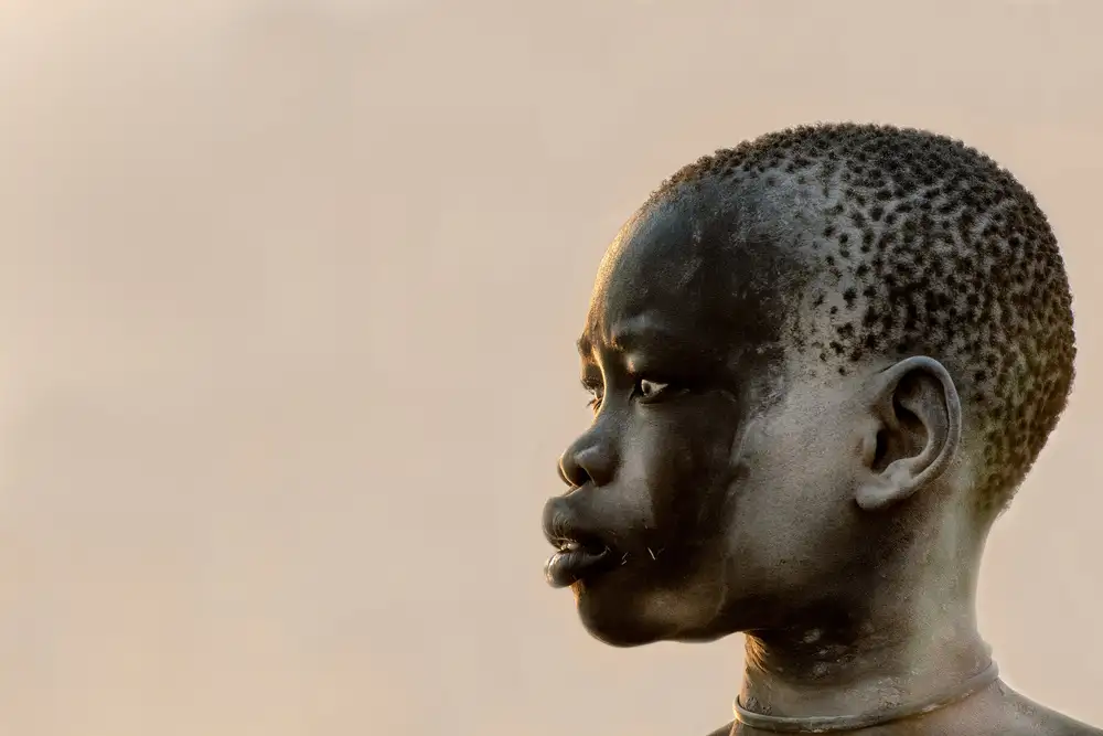 Cole, Trevor: perfil mundari