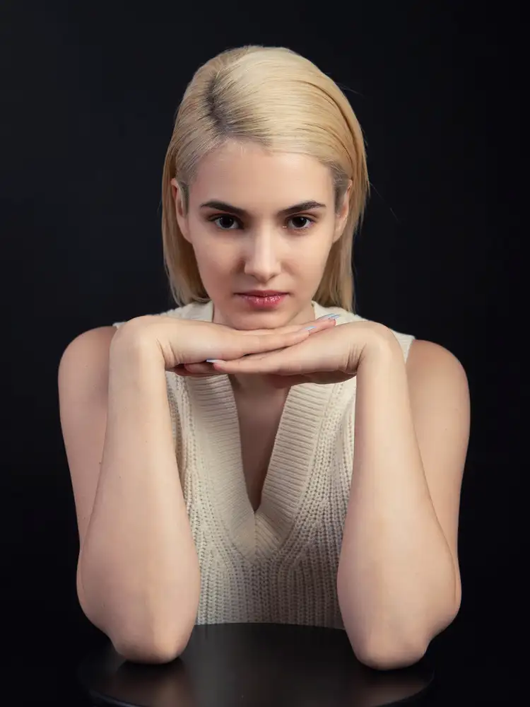 R, Bogdan Mihai: Marie