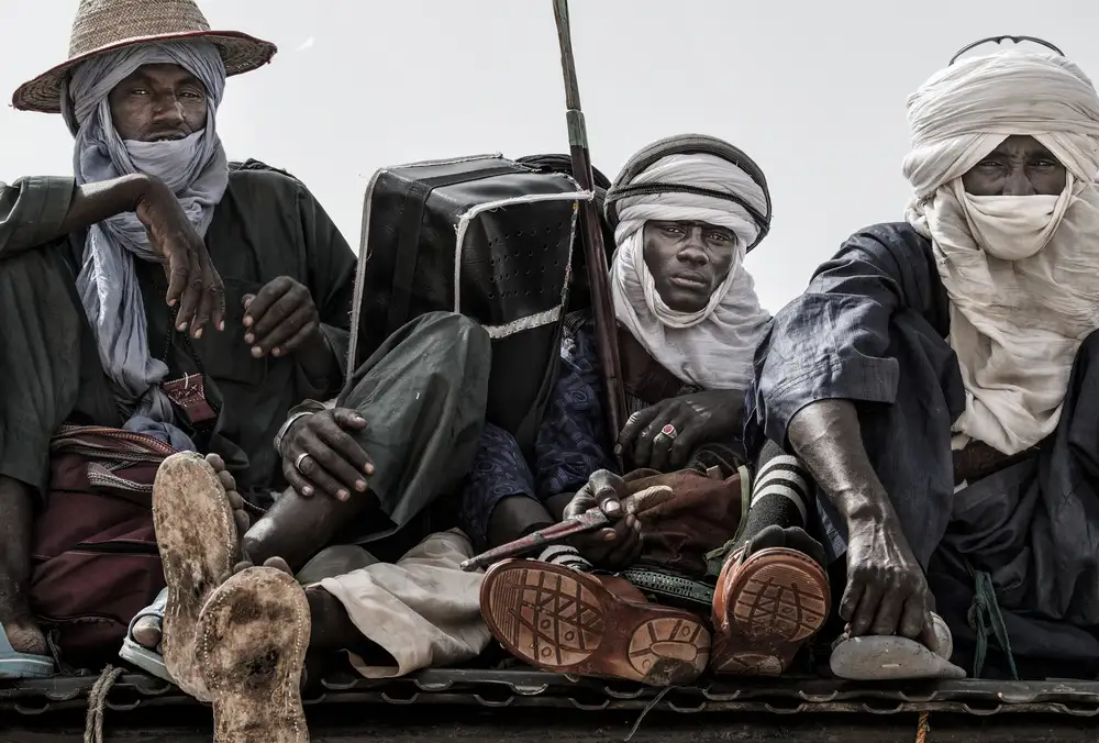 Garmendia, Inazio Joxe: Uomini Peul che lasciano il festival gerewol - Niger