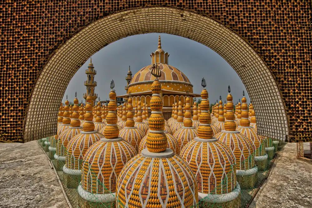 Ronnie, Khan Azim: 201 Mezquita de la cúpula