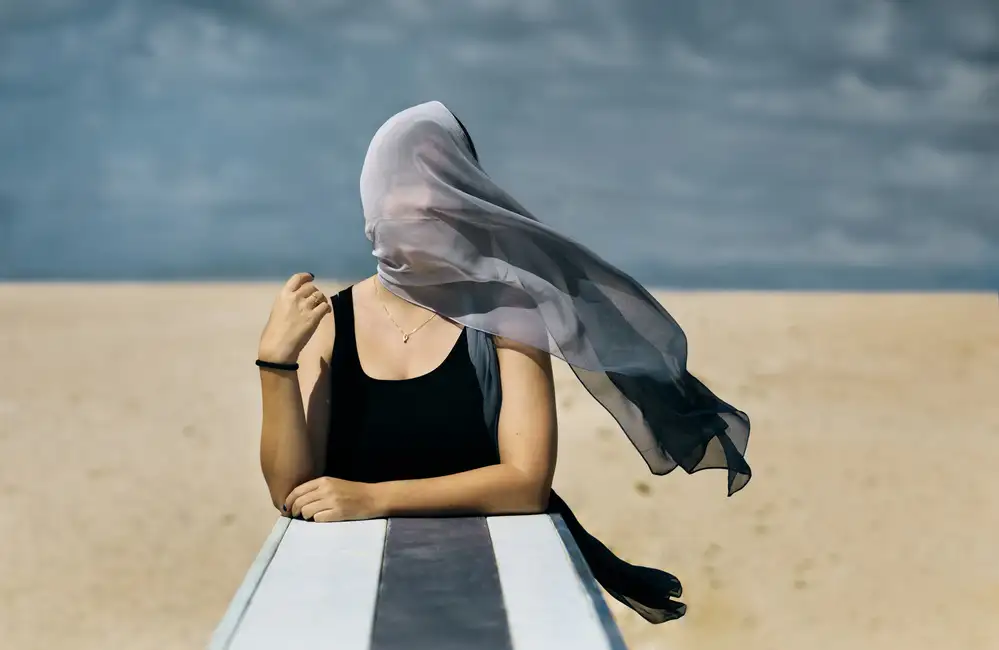 Gitlits, Evgeni: Strange portrait at the beach