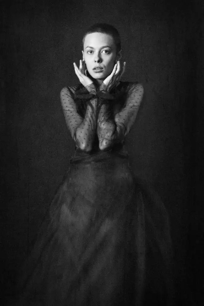 Cinteza, Marius: Voile noir