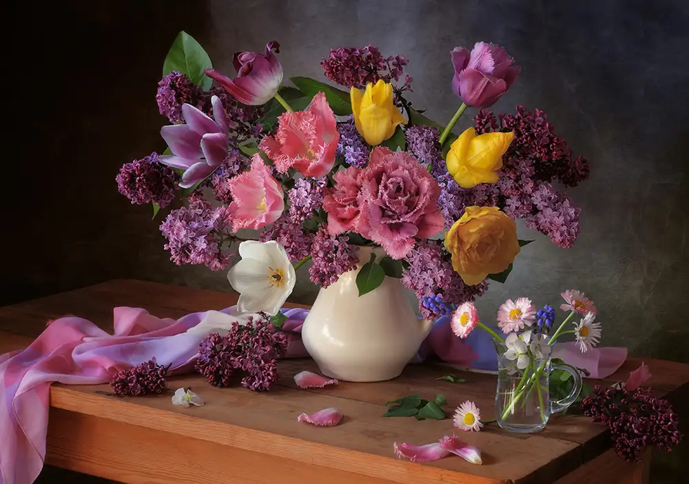 Skorokhod, Tatyana: Mit einem Strauß Frühlingsblumen